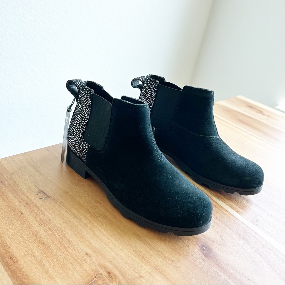 New Sorel Youth Emelie Chelsea Boots - Picture 2 of 5